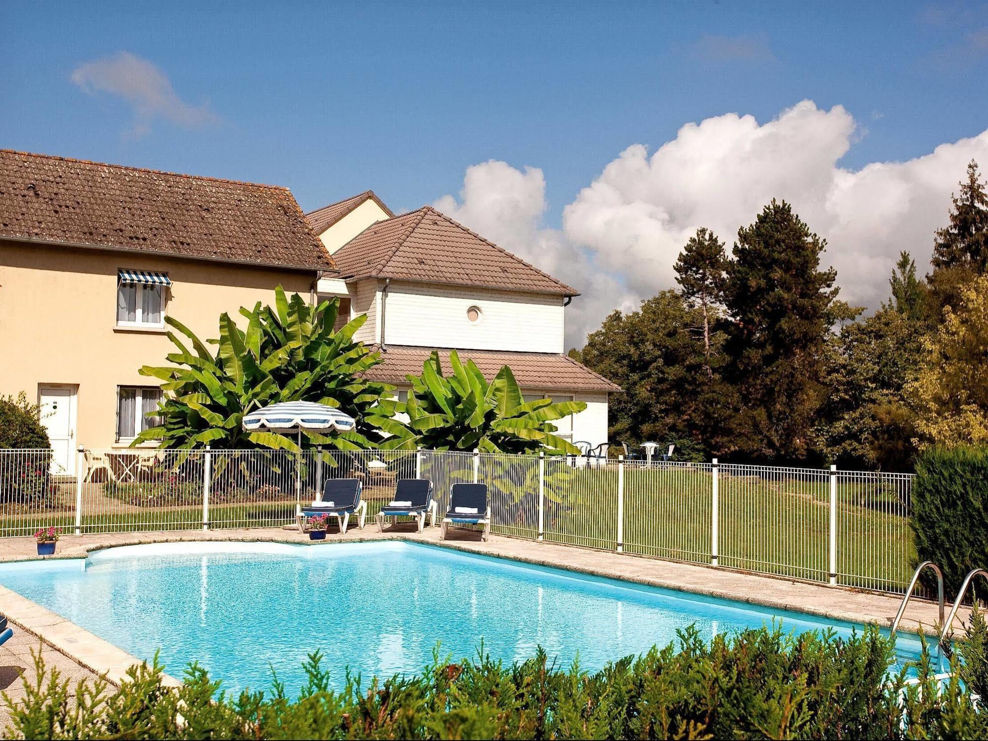 Logis Hotel Du Pont Neuf Le Veurdre Exterior photo